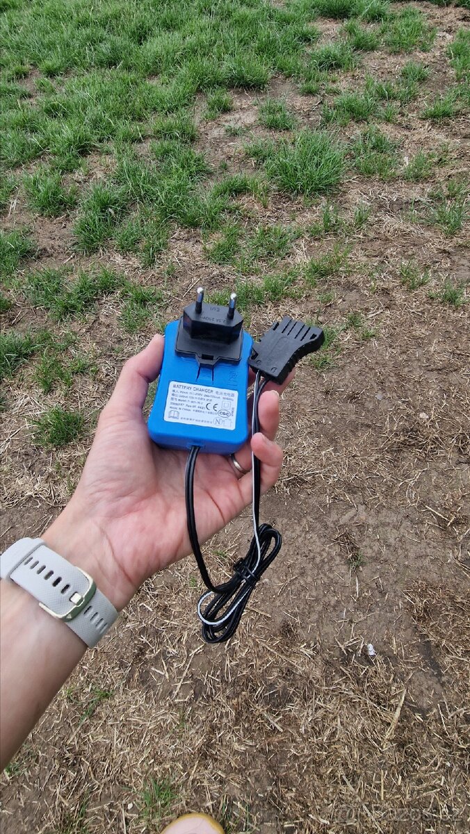 Peg-Pérego John Deere Ground Force traktor s vlečkou - 9