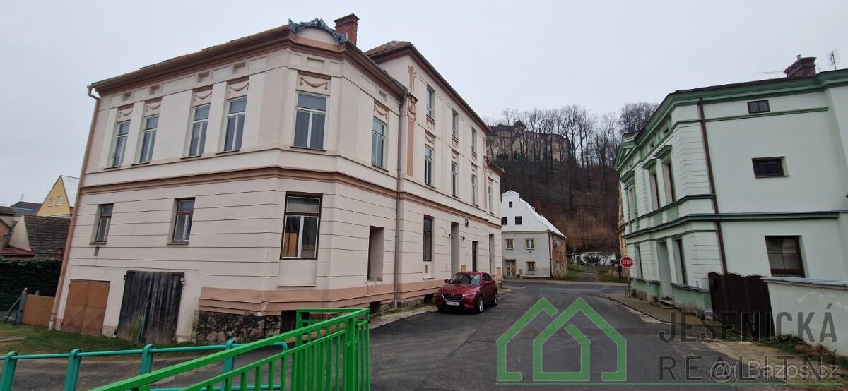 Prodej rodinného domu s restauraci. - 9