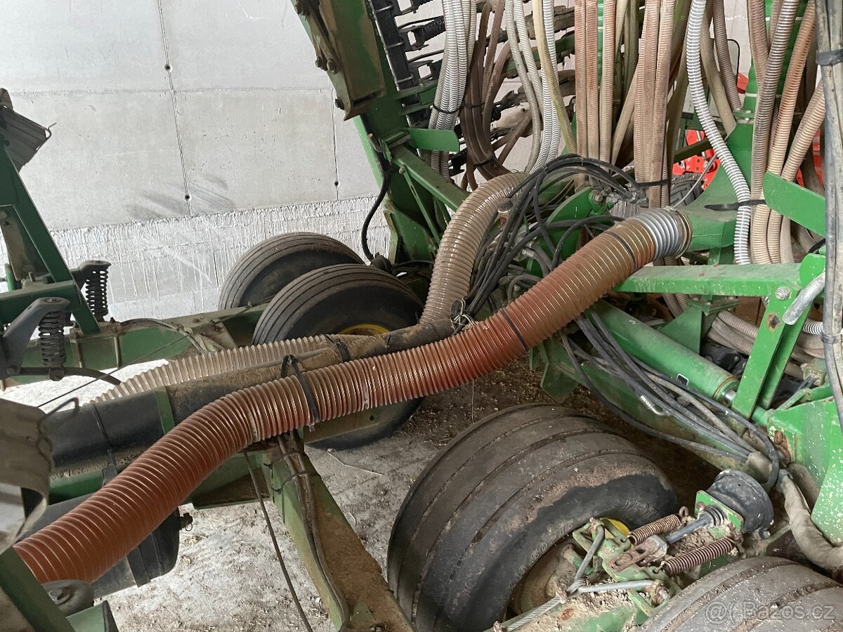 Secí stroj John Deere 740A - 9