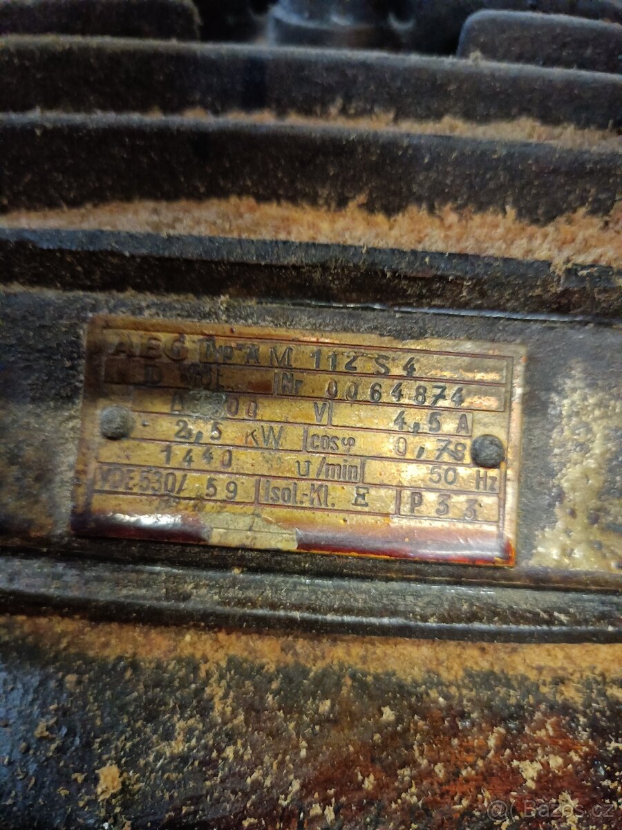 SLEVA Prodám soustruh na dřevo a kov+ frézovací přípravek - 9