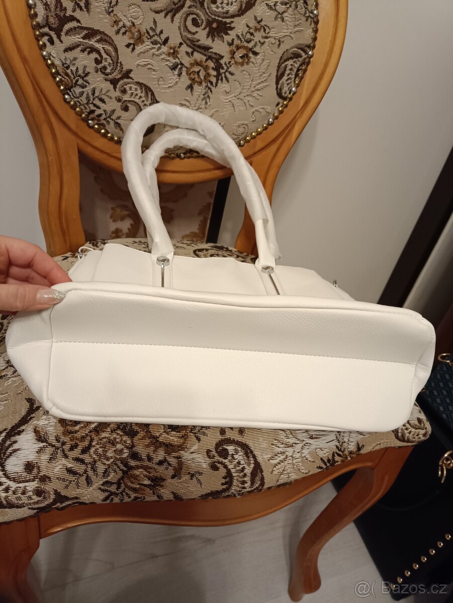 Kabelka Calvin Klein s peněženkou a popruhem. - 9