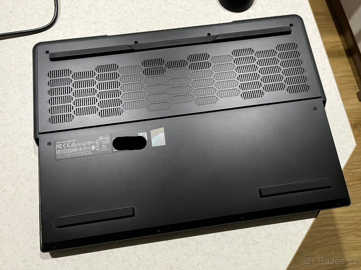 Lenovo Legion Pro 5 16IRX9 - 9
