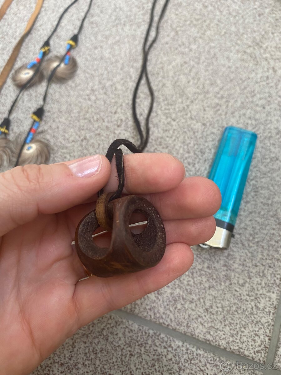 Mix bižuterie, přivedli z kůže, korálů… - 9