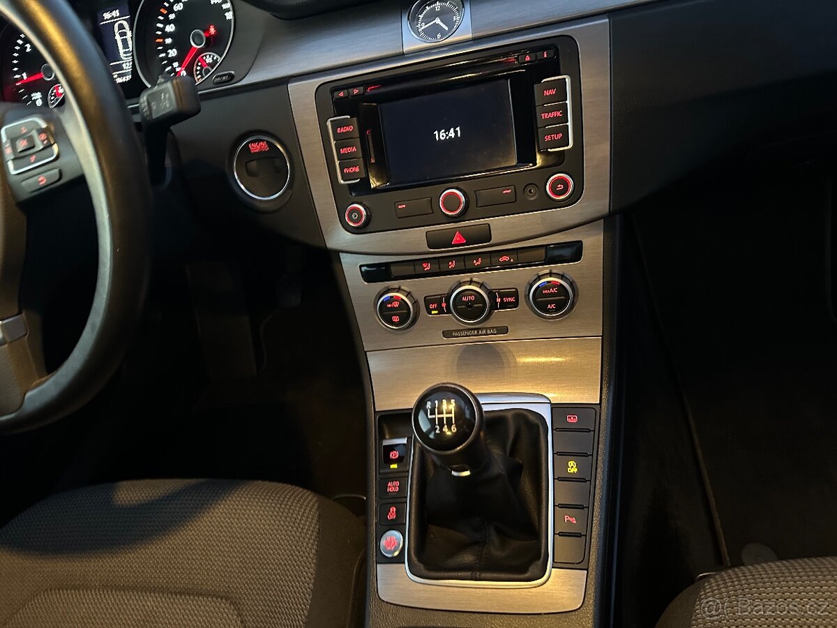 VW Passat B7 2.0 TDI 103 kw Sedan manuál 2 majitel - 9