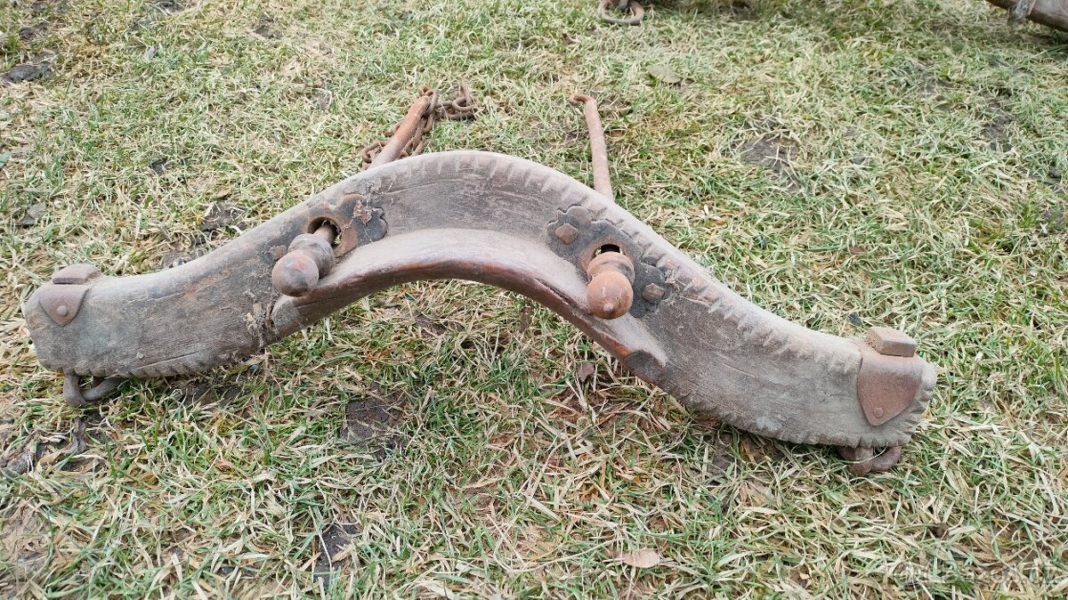 Věci na zahradu, na chalupu, hrábě, sud , žebřiňák. - 9