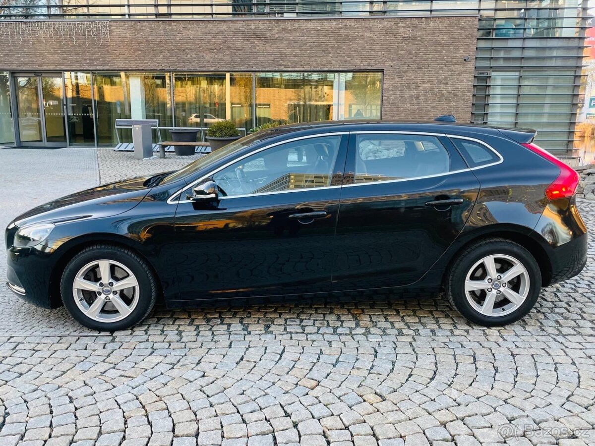 Volvo V40 2.0 D3 5VÁLEC 110KW MANUÁL LED SENZORY SERVISKA - 9