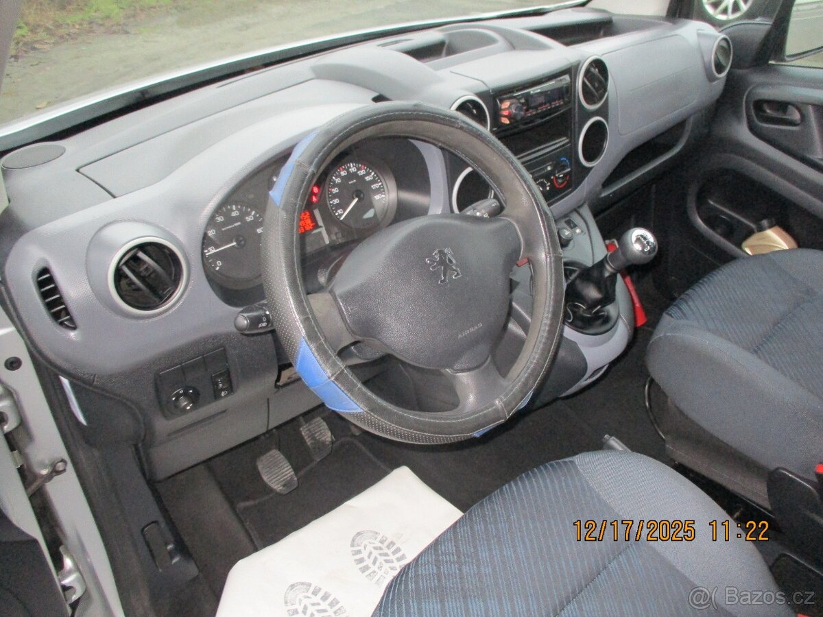 Peugeot Partner 1.6i TeePee 66kW ZADNÍ KŘÍDLA TAŽNÉ Z - 9