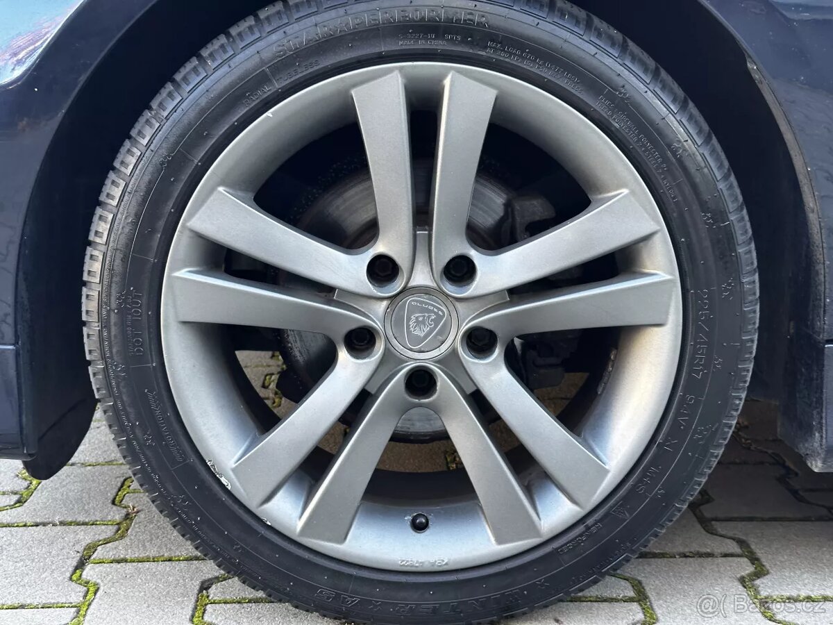 BMW E90 320i 110kW Xenony ALU R17 Tempomat El. tažné - 9