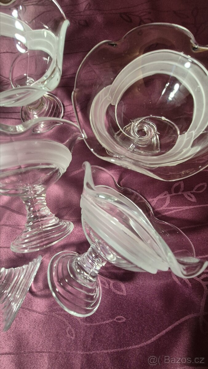 Skleněná miska na servírování - 9