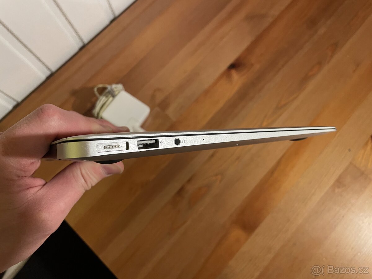 MacBook Air 2017 – 8 GB RAM - 128 GB SSD – super baterie - 9