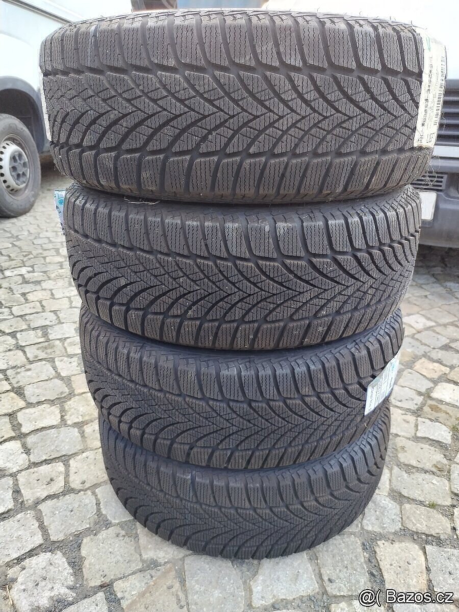 HONDA HR-V zimni alu. komplet 5x114,3 + 215/55/17 - 9