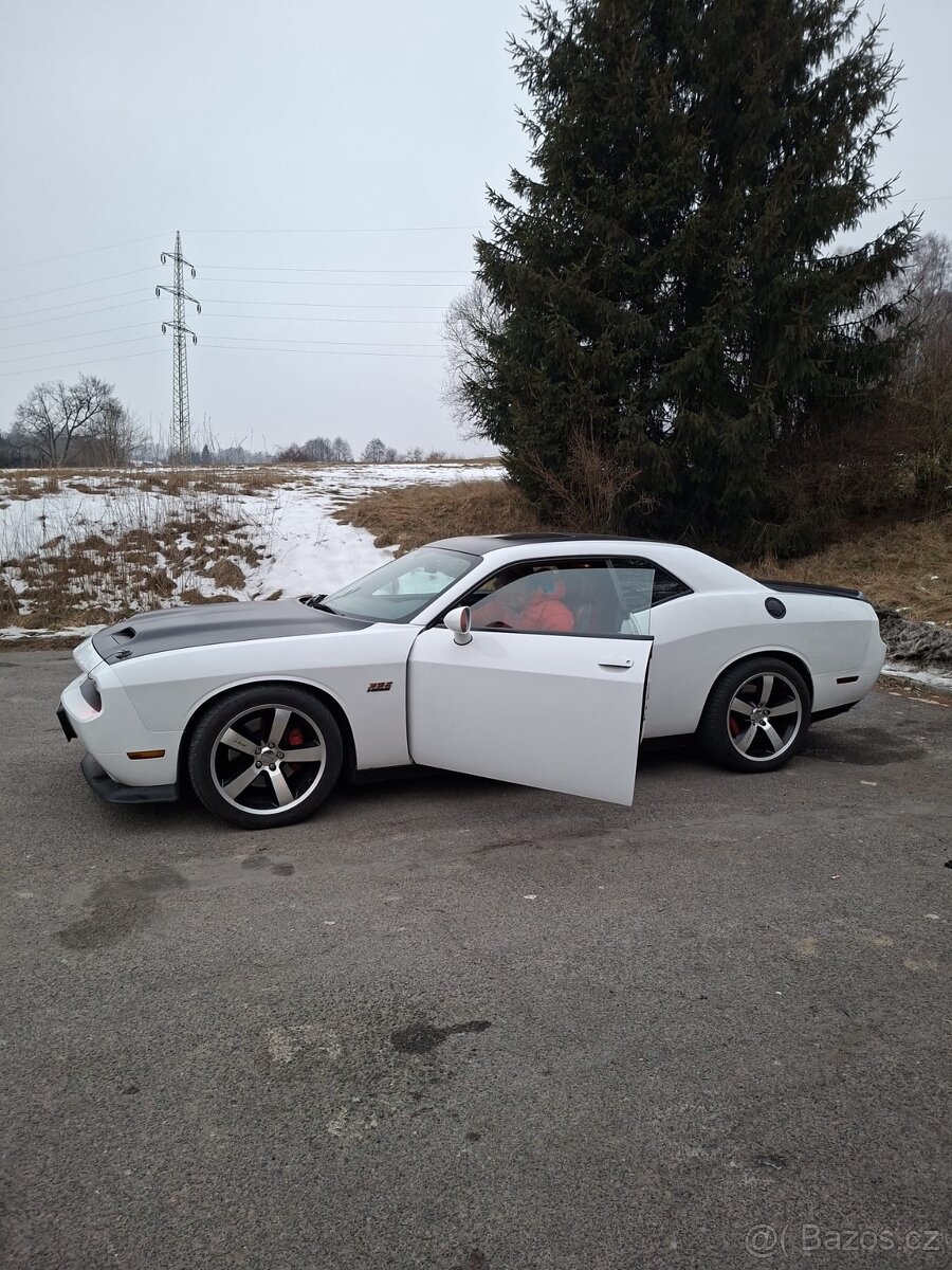 Dodge Challenger 6.4SRT8 - 9