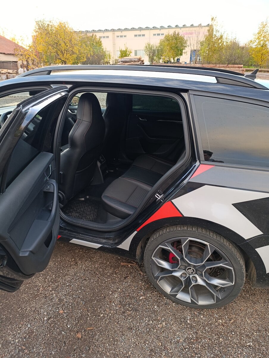 ŠKODA OCTAVIA COMBI III RS - 9