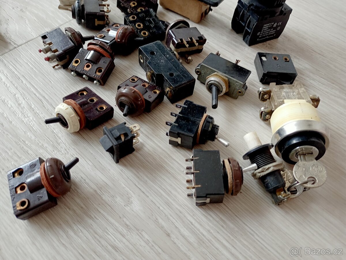 Elektroinstalační materiál - 9