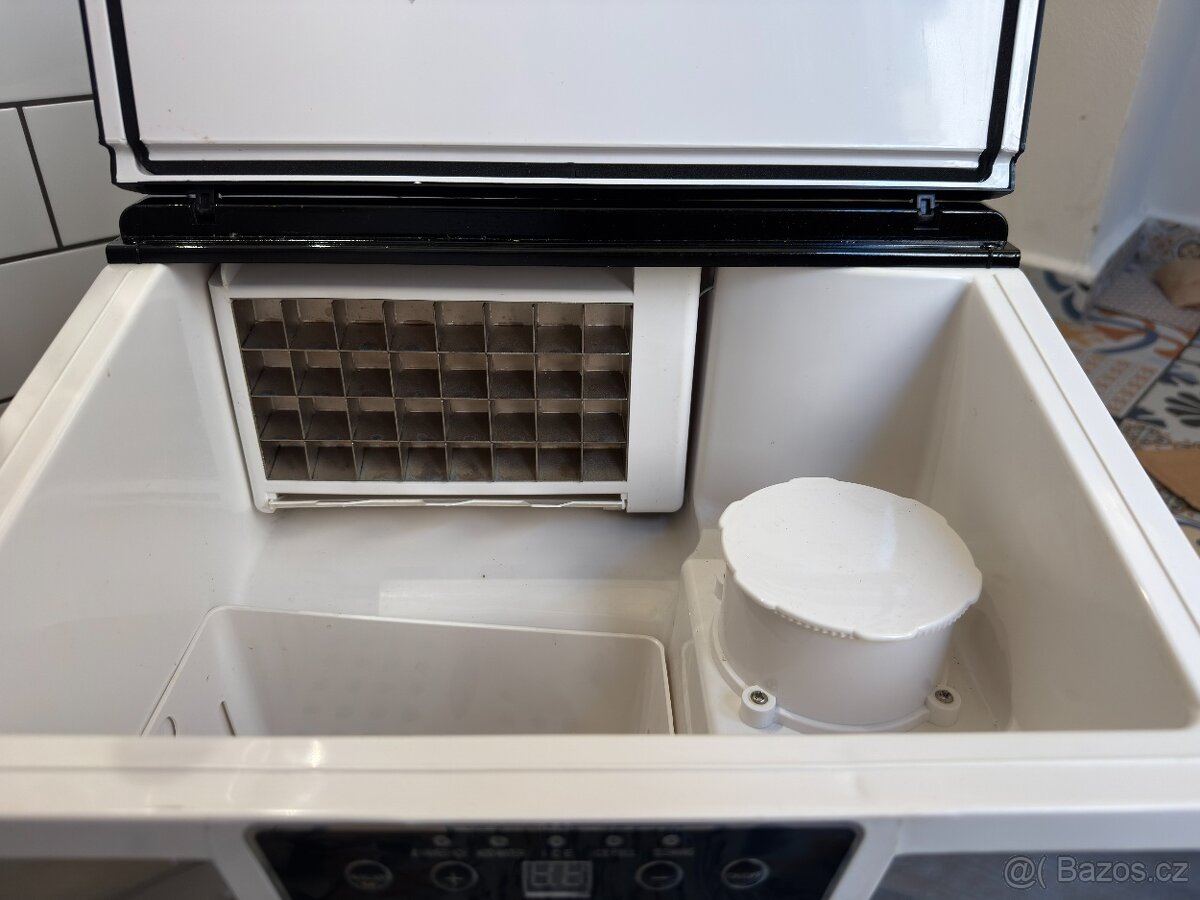 Výrobník ledu Klarstein IceFestival Cube - 9