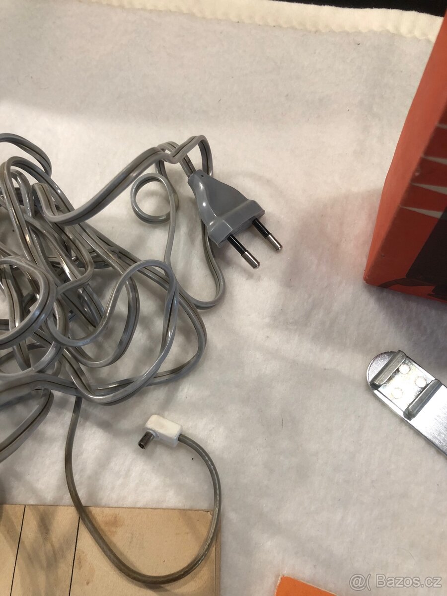 Síťový elektronický foto blesk SB-235 s dokumentací - 9