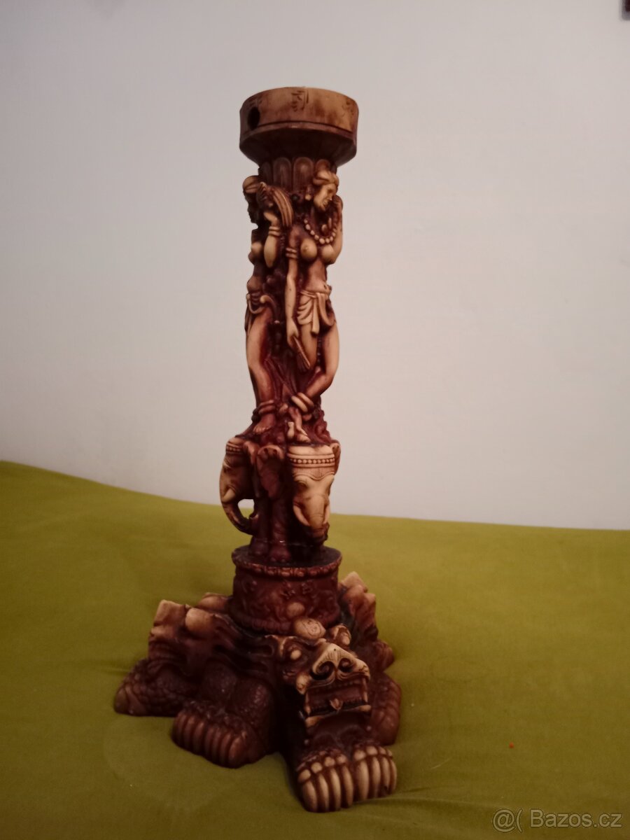 Stolek japonský historizující vyřezávaný sleva na 3990 - 9