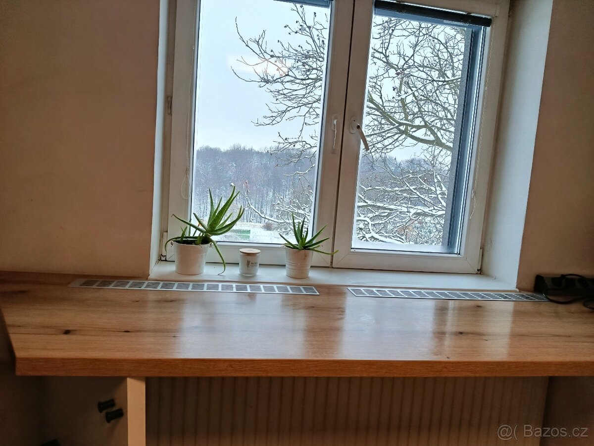 Krásná bílá (téměř plně vybavená) kuchyň - 9