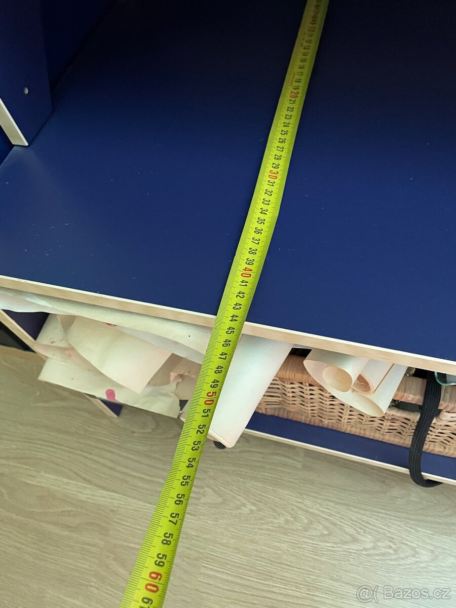 Knihovna plus stolek - 9