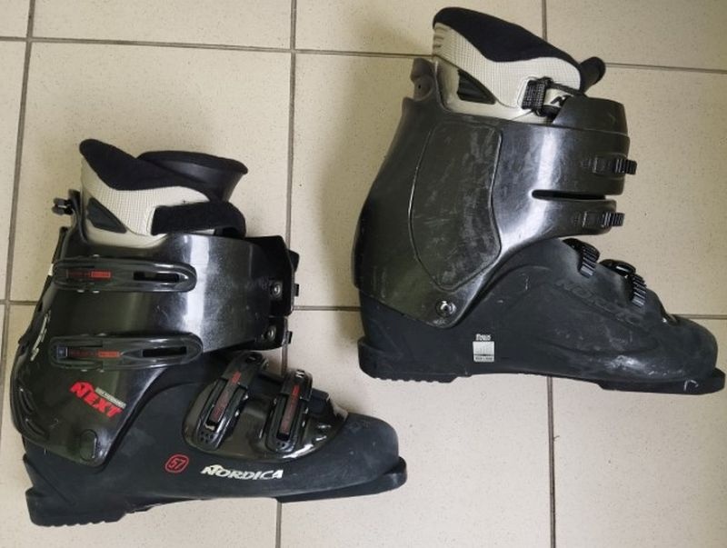 Běžky Rossignol (červené), hůlky a sjezdové boty nadměrná ve - 9