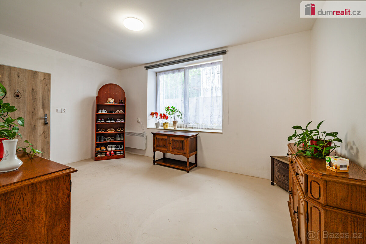 Krásný samostatný prostorný byt 3+1 po kompletní rekonstrukc - 9