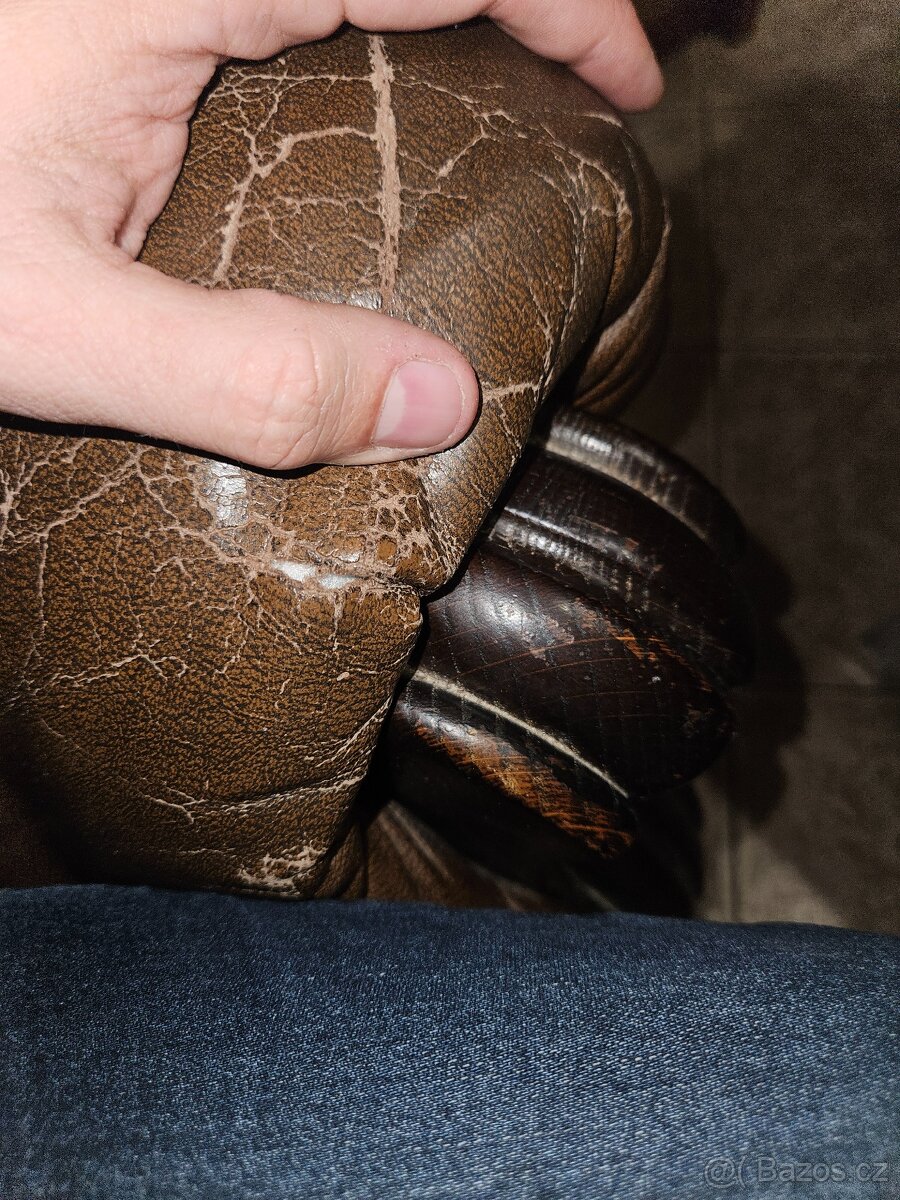 Prodám kožený gauč a dvě křesla. - 9