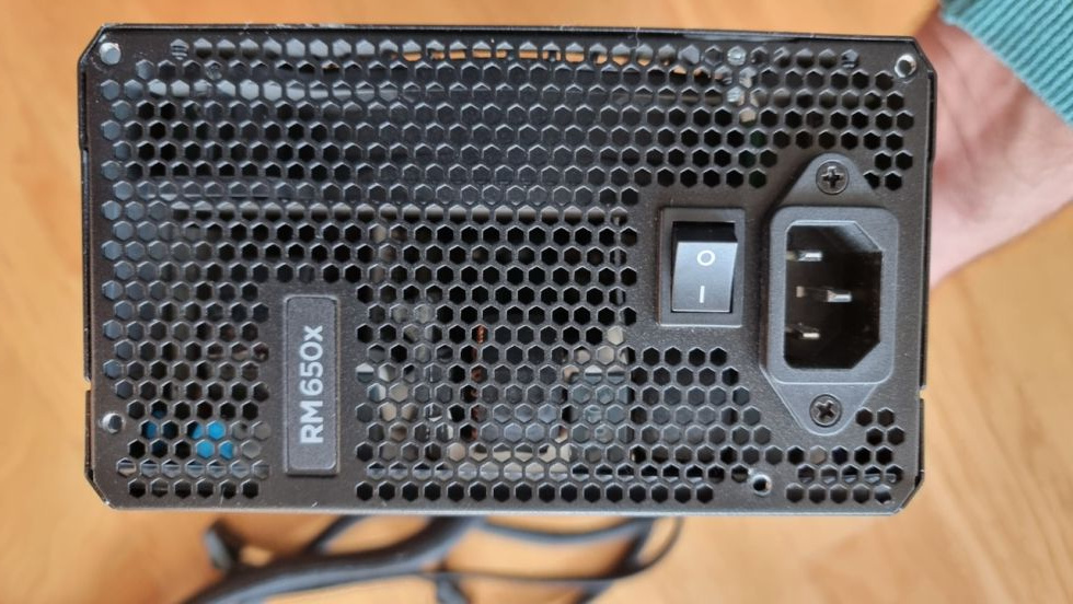 Zdroj Corsair RM650x Gold 650W - 9