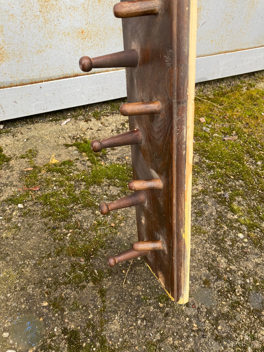 Věšák dřevěný nástěnný starožitný za 400 kč - 9