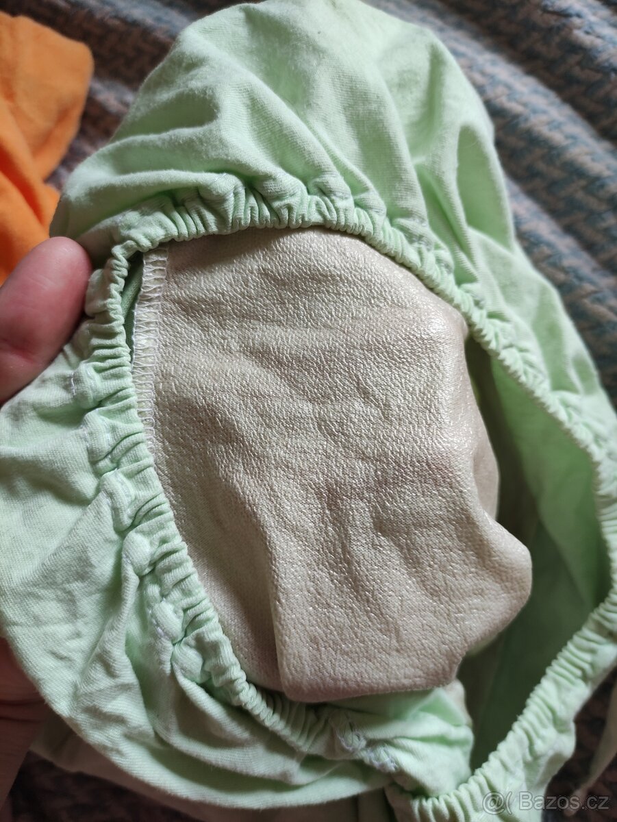 Matrace (nová) 60x120cm + 5x prostěradlo + mantinel - 9