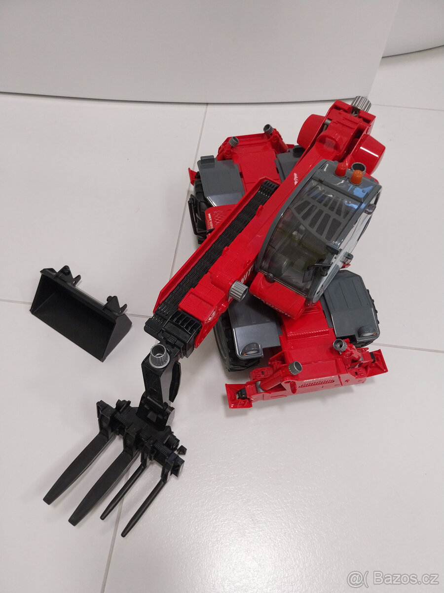 Bruder Manitou teleskopický nakladač s vídlemi a lžící - 9