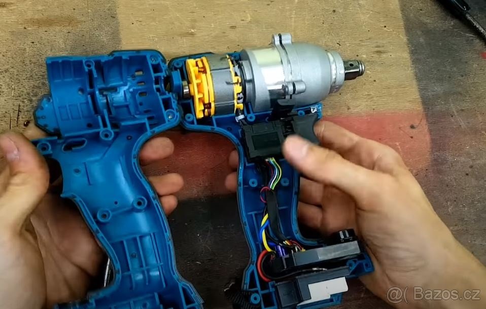 Aku rázový utahovák 1/2" 18V 250Nm - sleva - 9