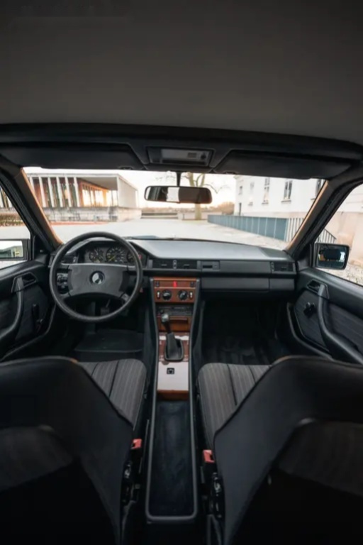 Mercedes-Benz 124 - 9