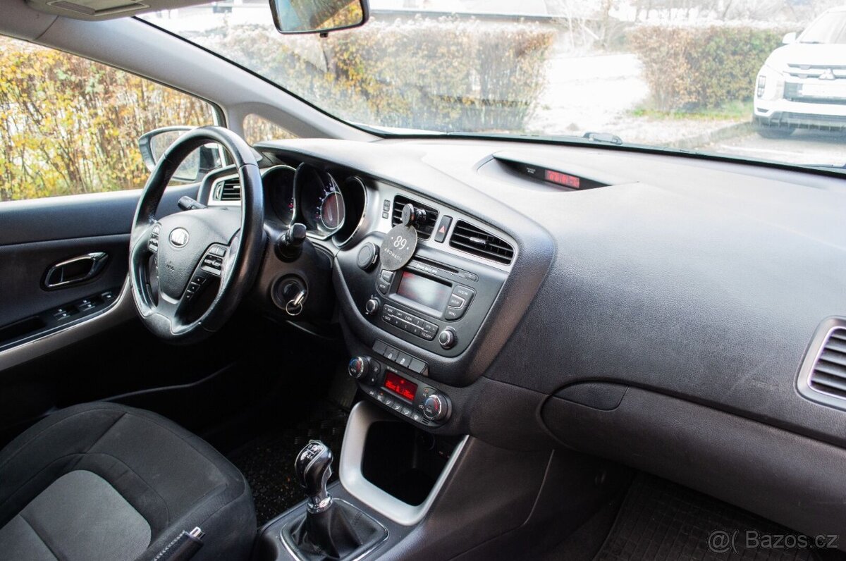Kia Ceed SW 1.6 GDI - 9