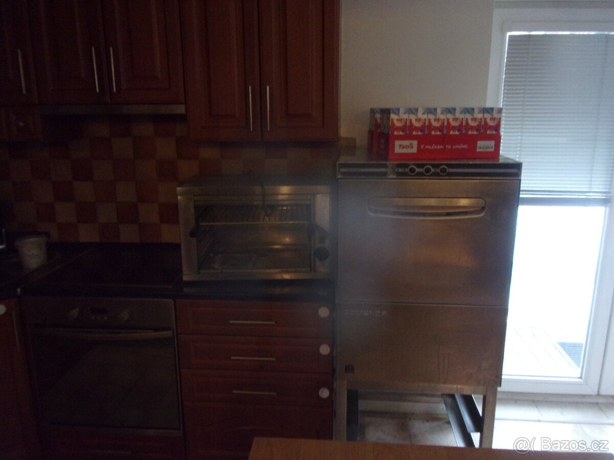 NEREZOVÁ PROFESIONÁLNÍ KUCHYNĚ - 9