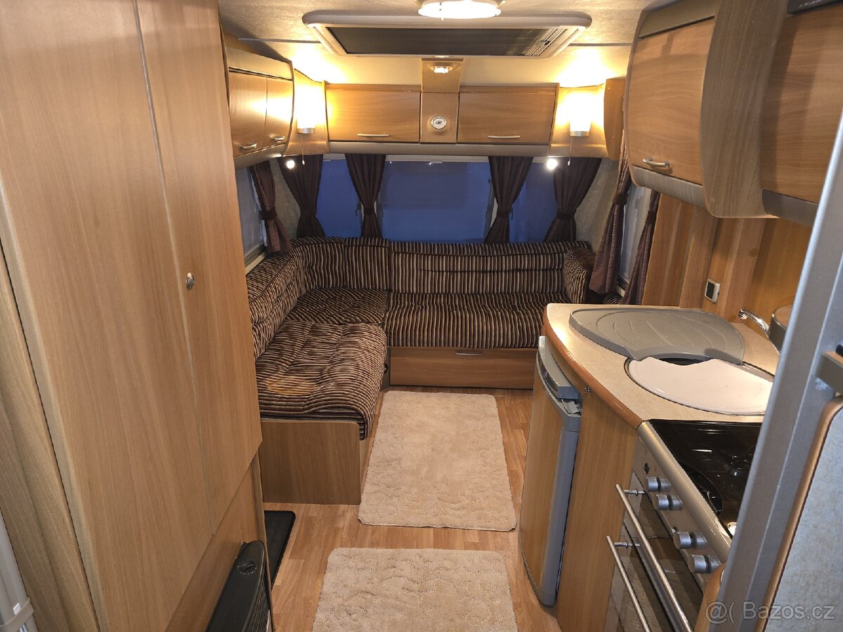 Karavan Swift Conoueror 655 Lux Pro 4/5 osob Pojezd - 9