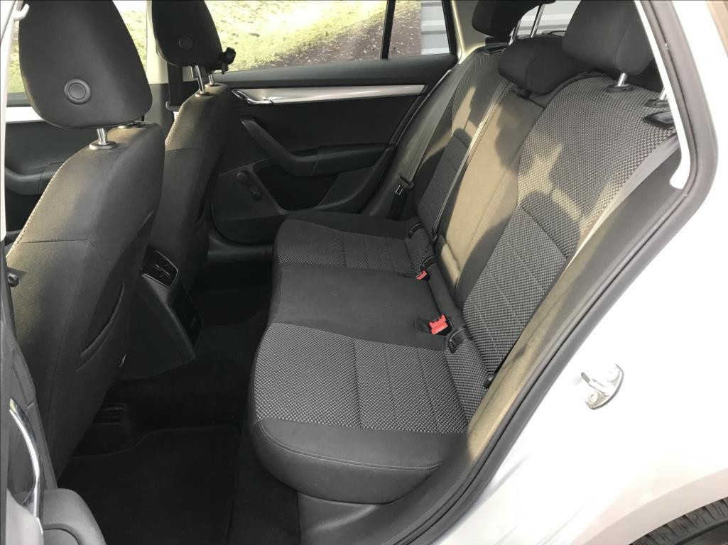 Škoda Octavia 1,6 (2017) - 9
