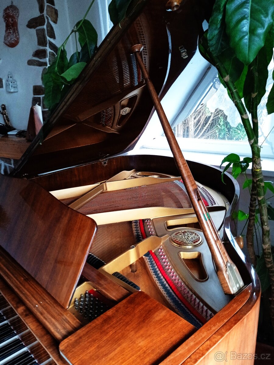 Klavír křídlo Petrof model V - 9