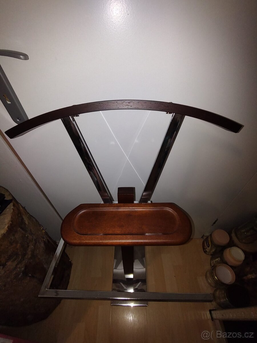 Sluha věšák hezký stav - 9