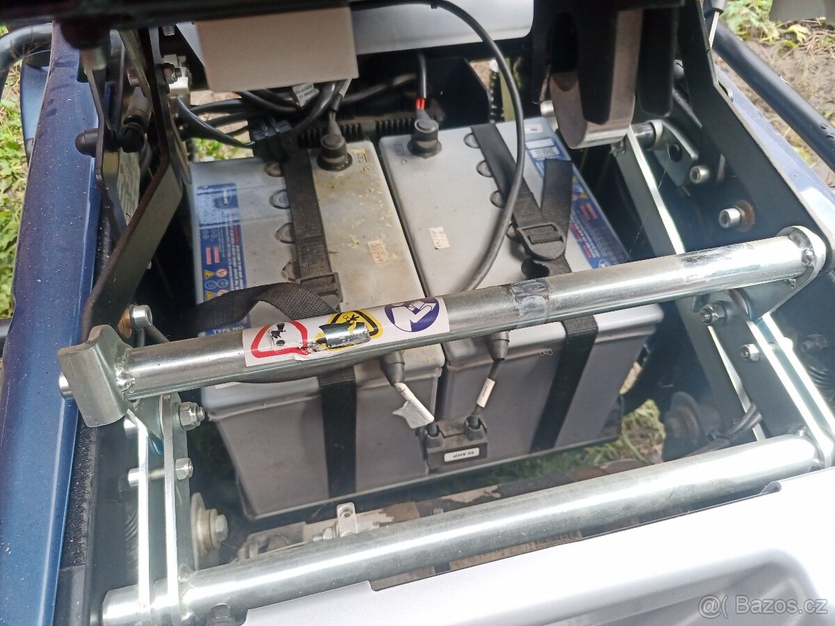 Prodám elektrický invalidní vozík funkční - 9