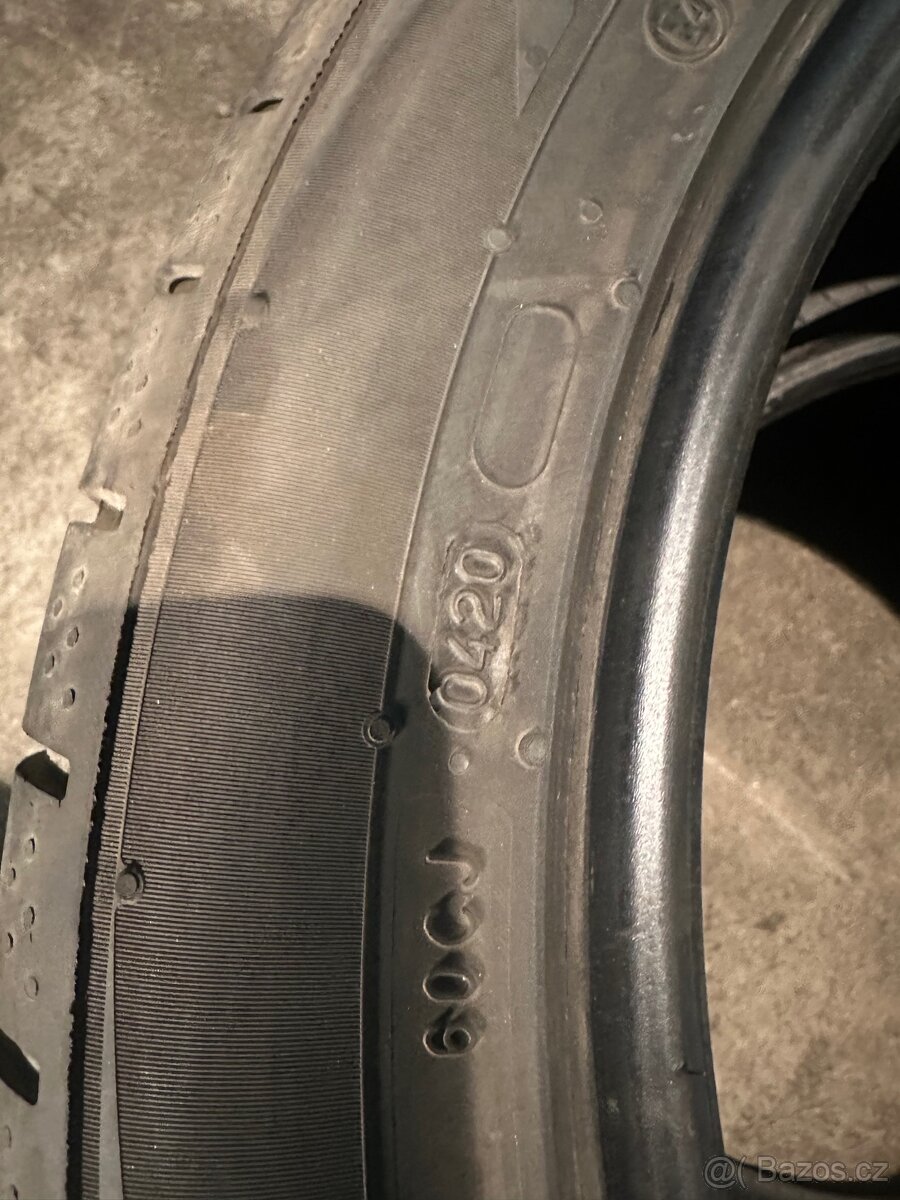 Pneu 235/45/17 - 9