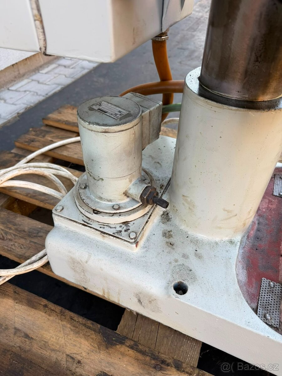 Sloupová vrtačka TOS V20B – vrtání do 20 mm - 9