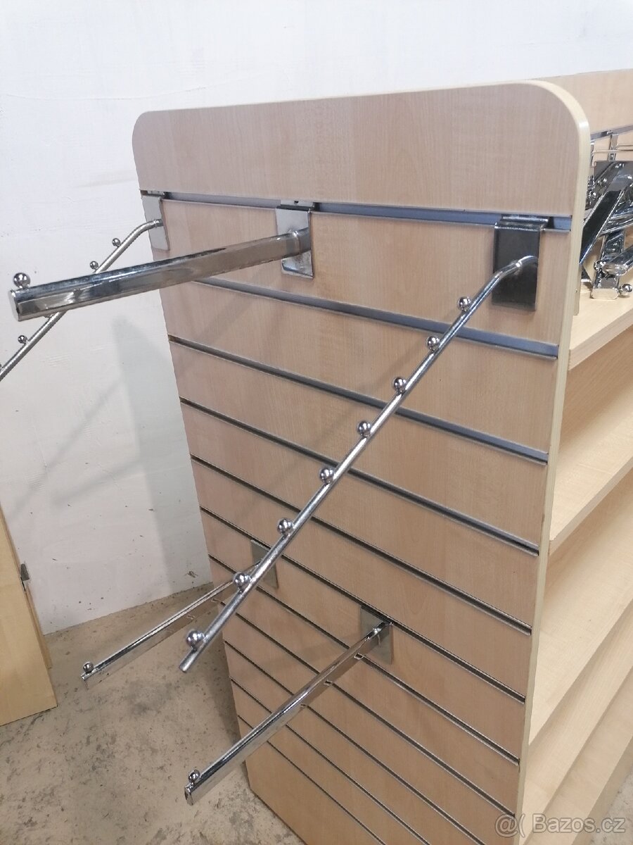 Prodejní 4 straný regál na kolečkách - 9