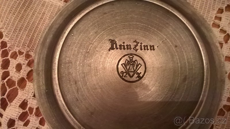 Cínové pohárky (koštovky), s cín. tácky a korbel - sada - 9