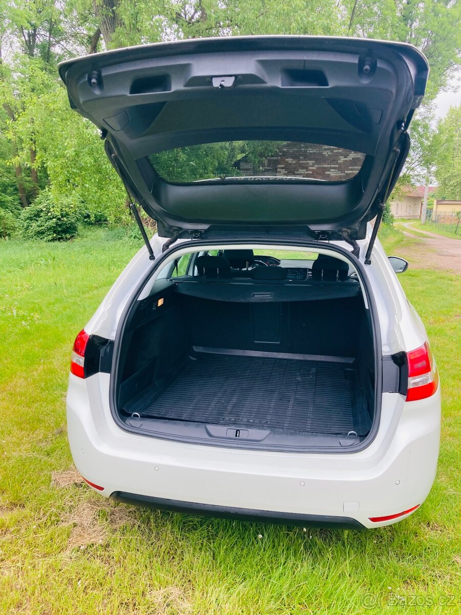 Peugeot 308SW, Allure, panorama, ČR, rok 2019, perleťová met - 9