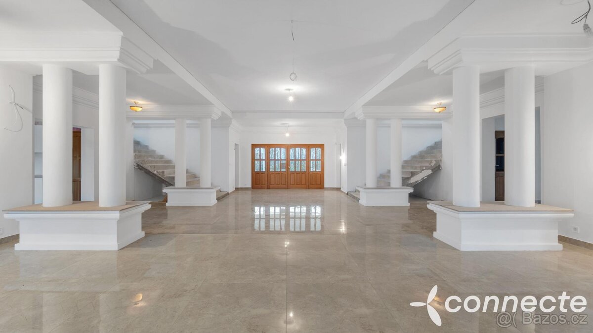 Velkorysý dům 9+kk s užitnou plochou 697 m2 Bezděkov u Žatc - 9