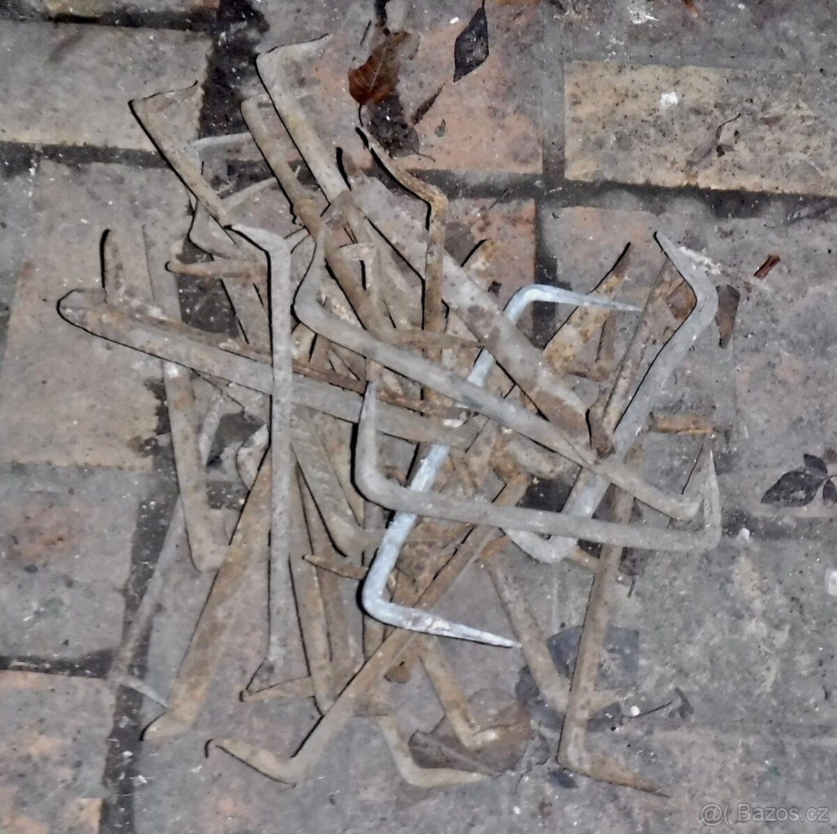 Kosa, ruční nářadí, ochranné štíty, kramle, sekerky - 9