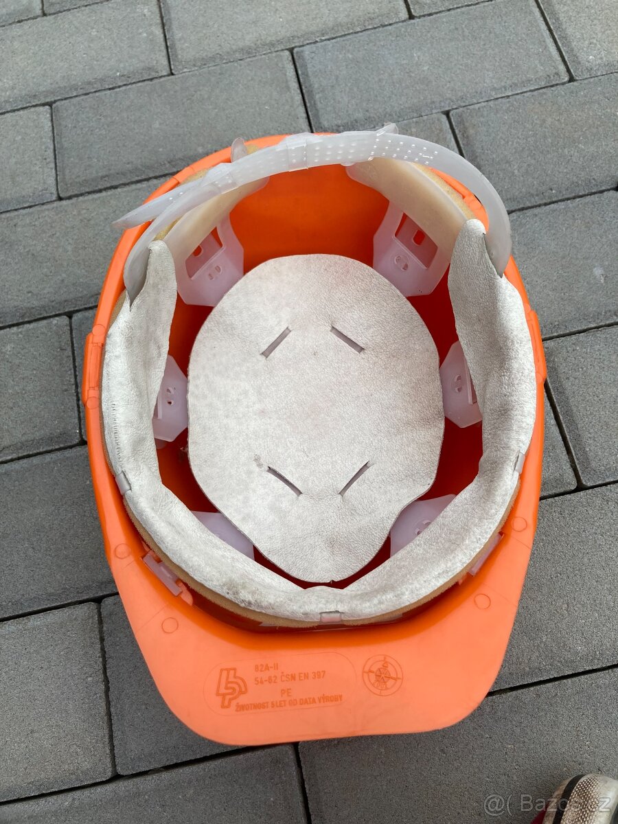 Nádražní přilba - 9