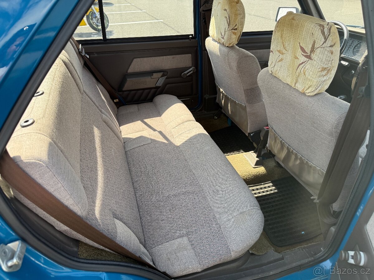 ŠKODA FAVORIT 135LS - 1.majitel - Garážováno - Pěkný - 9