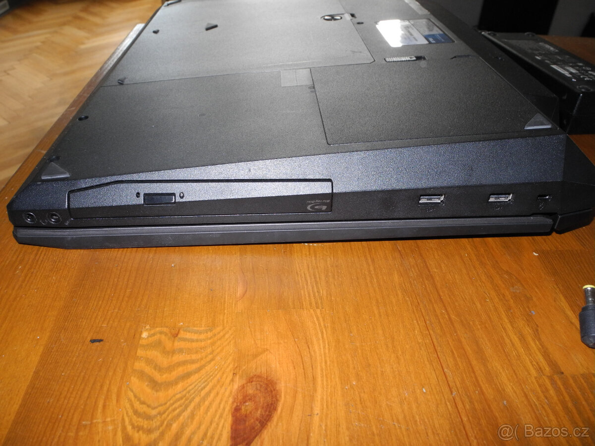 notebook ASUS 17" displej intel i 7 - 9