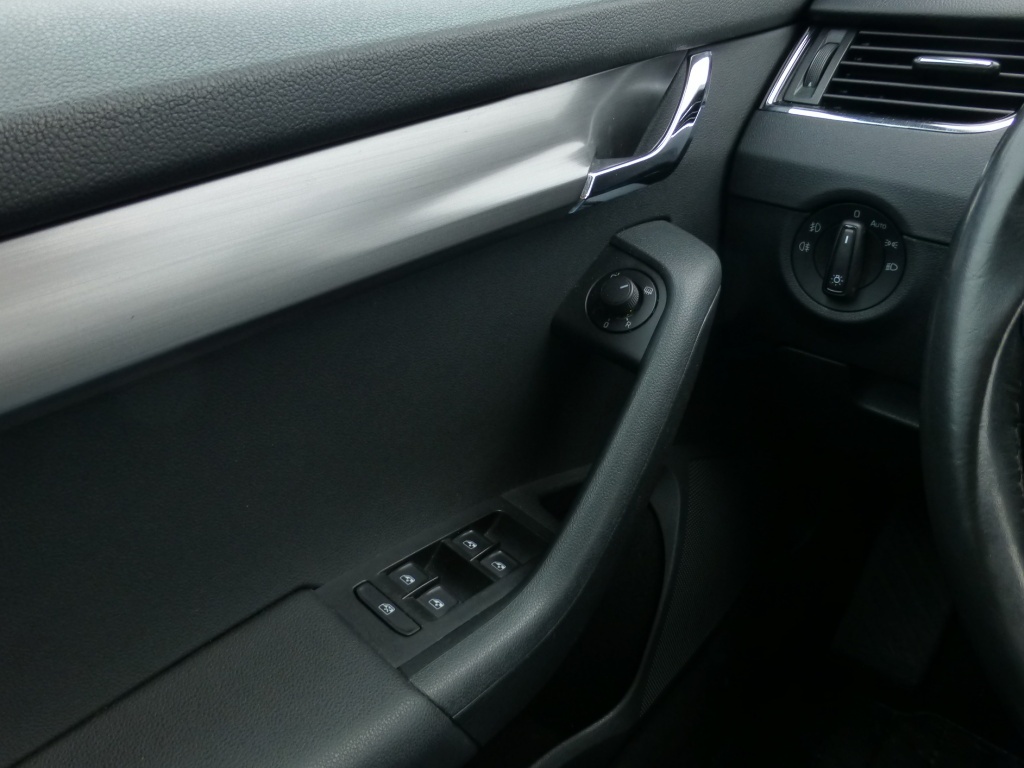 Škoda Octavia combi 2.0 TDI 110kw, R. 2017, pohon 4x4 - 9